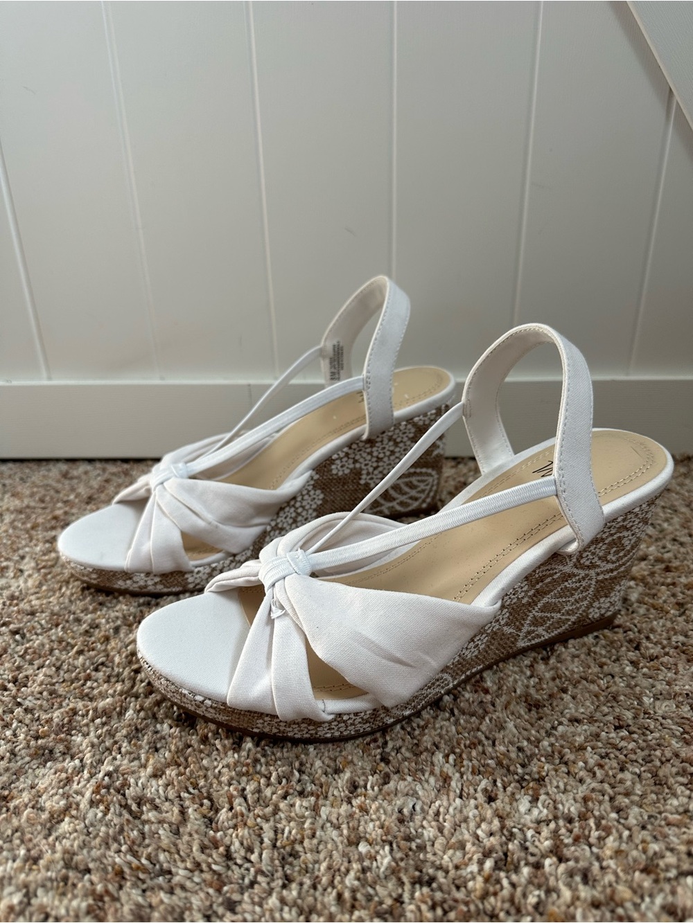 IMPO Women’s Size 8 White Floral Wedge Sandals Slingback